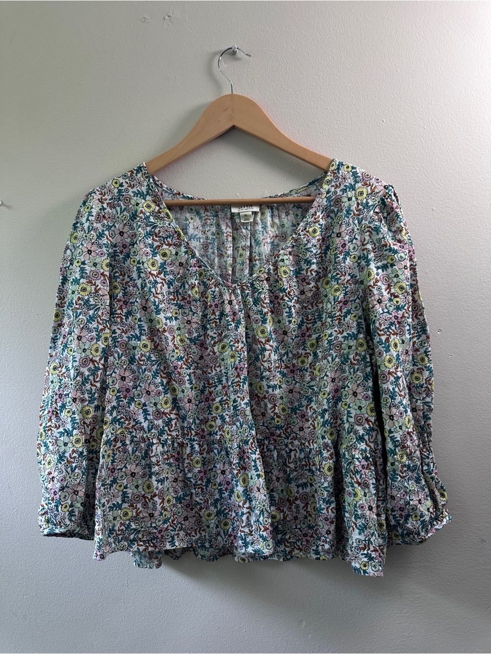 a.n.a a new approach Floral Peplum Blouse Womens XL Long Sleeve‎ V-Neck Boho Top